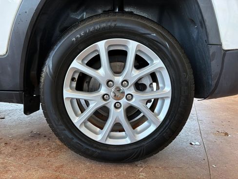 Used 2017 Jeep Cherokee Latitude w/ Safety/Convenience Group image 25