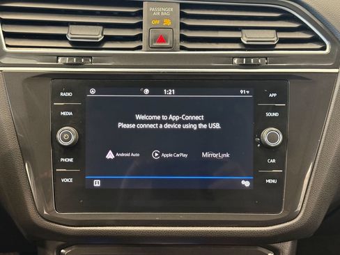 Used 2022 Volkswagen Tiguan SE w/ Panoramic Sunroof Package FWD image 29