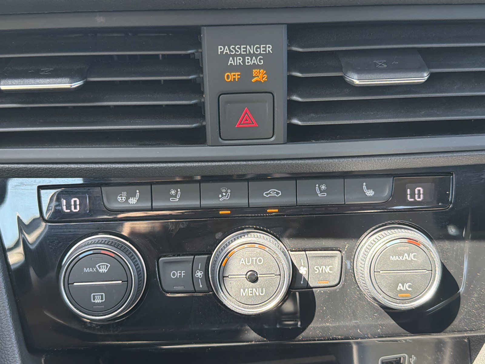 Used 2020 Volkswagen Jetta SEL Premium FWD image 25