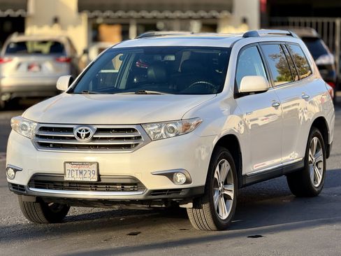 Used 2013 Toyota Highlander Limited FWD image 3
