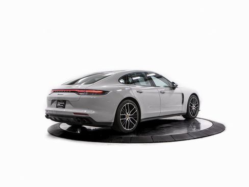 Certified 2022 Porsche Panamera Platinum Edition image 7