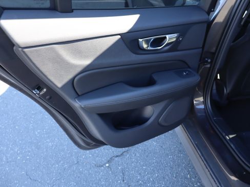 Used 2025 Volvo V60 B5 Cross Country Plus image 30