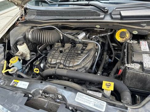 Used 2014 Chrysler Town & Country Touring-L w/ Driver Convenience Group FWD image 26