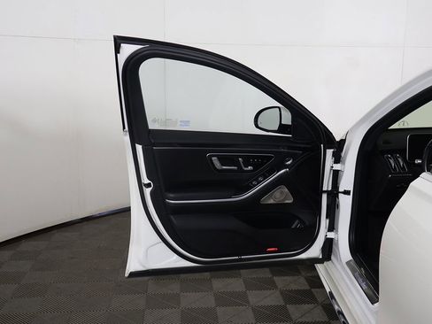 Used 2023 Mercedes-Benz S 500 4MATIC w/ AMG Line image 22