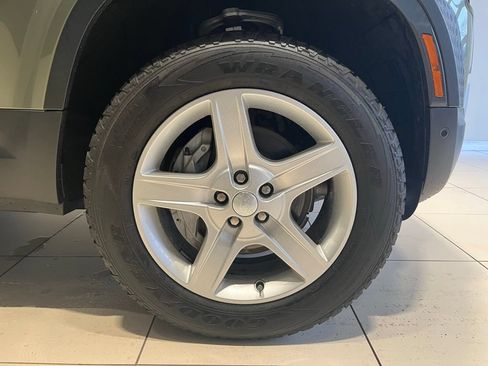 Certified 2022 Land Rover Defender 110 SE AWD/4WD image 16