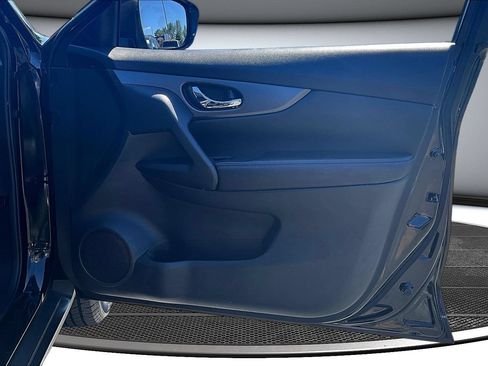 Used 2016 Nissan Rogue S w/ Appearance Package FWD image 27