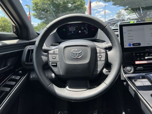 Used 2024 Toyota bZ4X FWD image 16