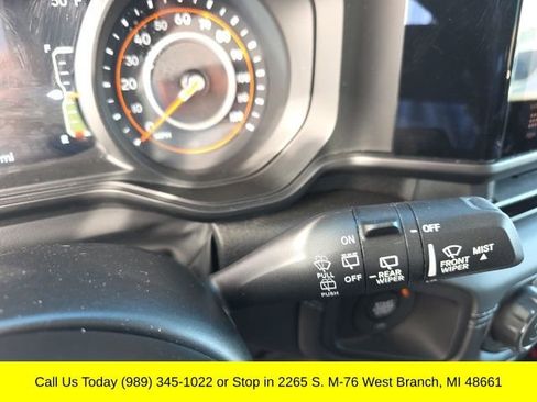 Used 2025 Jeep Wrangler Unlimited Sahara AWD/4WD image 30