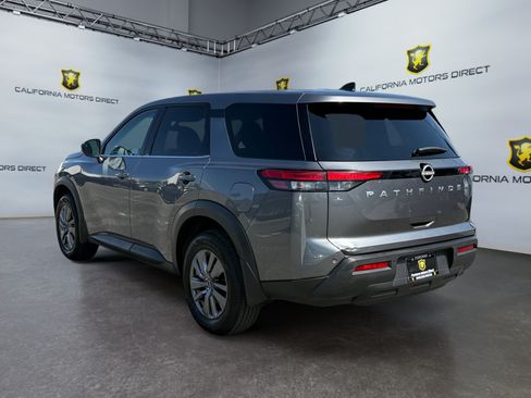 Used 2025 Nissan Pathfinder S FWD image 3
