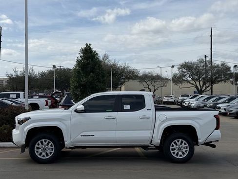 Used 2026 Toyota Tacoma SR5 image 4