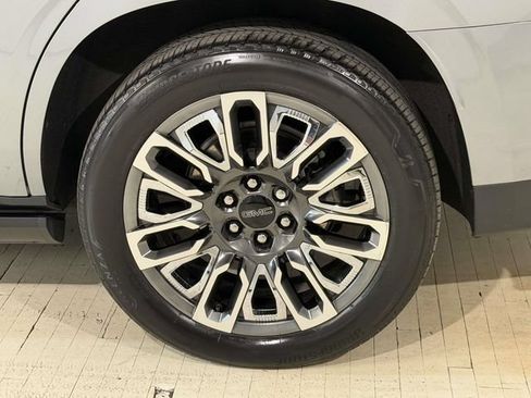 Used 2024 GMC Yukon Denali Ultimate AWD/4WD image 16