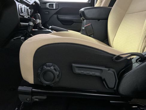 Used 2021 Jeep Wrangler Sport S image 22