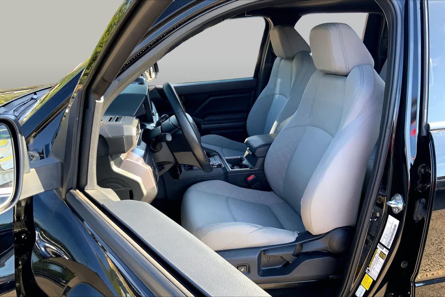 Used 2025 Toyota Tacoma SR5 AWD/4WD image 8