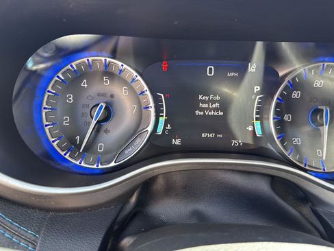 Used 2021 Chrysler Pacifica Touring-L FWD image 25
