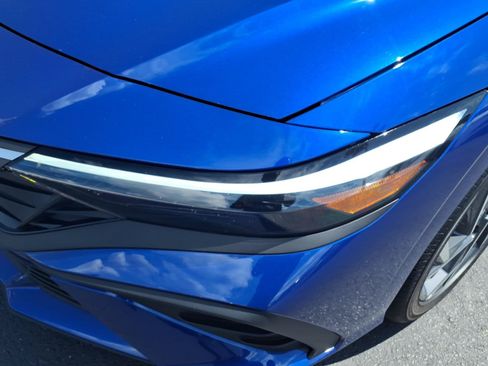 Certified 2025 Hyundai Elantra Sport FWD image 11