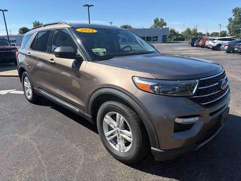Used 2021 Ford Explorer XLT w/ Equipment Group 202A RWD image 5