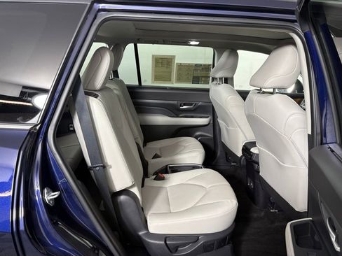 Used 2024 Toyota Grand Highlander Limited AWD/4WD image 38