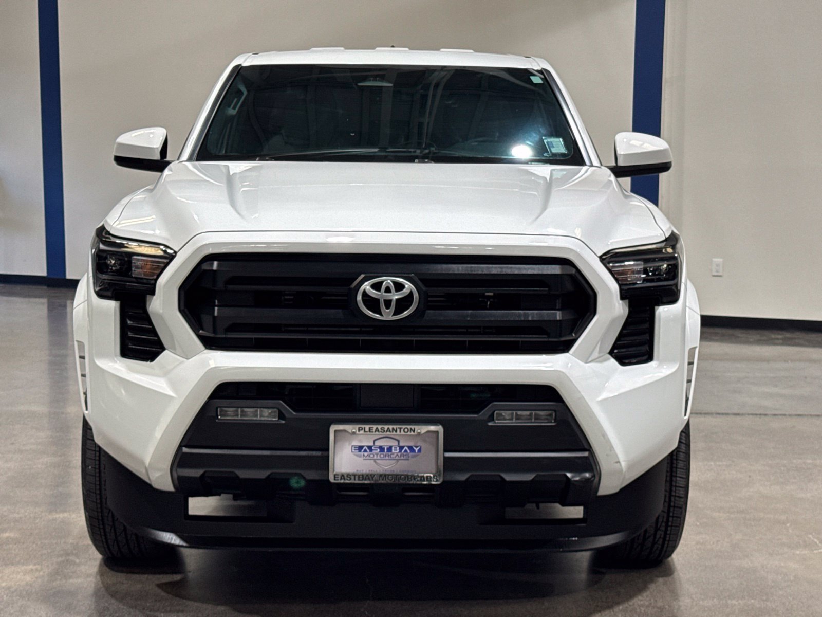 Used 2025 Toyota Tacoma SR5 AWD/4WD image 6