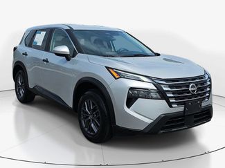 Used 2024 Nissan Rogue S FWD video 3