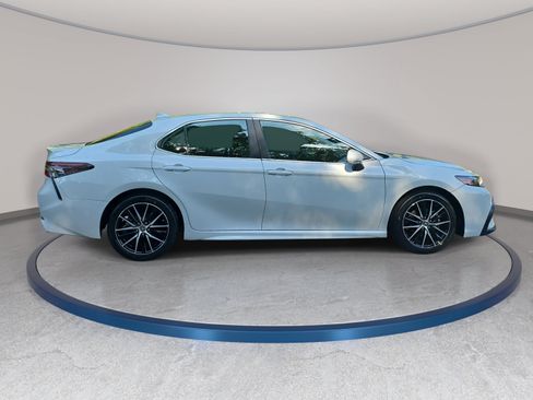 Used 2024 Toyota Camry SE FWD image 4