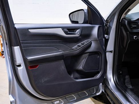 Used 2022 Ford Escape SE w/ Cold Weather Package image 19