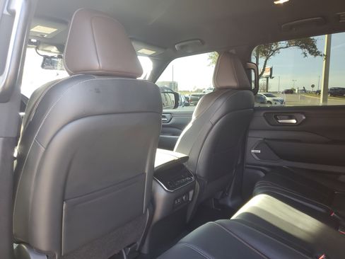 Certified 2025 Nissan Armada SL image 19