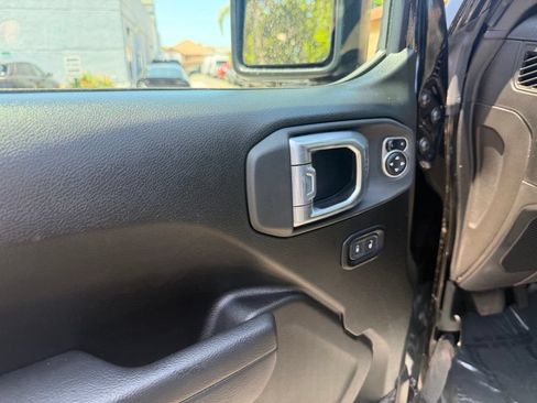Used 2024 Jeep Wrangler Unlimited AWD/4WD image 19
