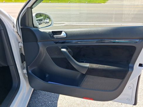 Used 2008 Volkswagen Rabbit S FWD image 19