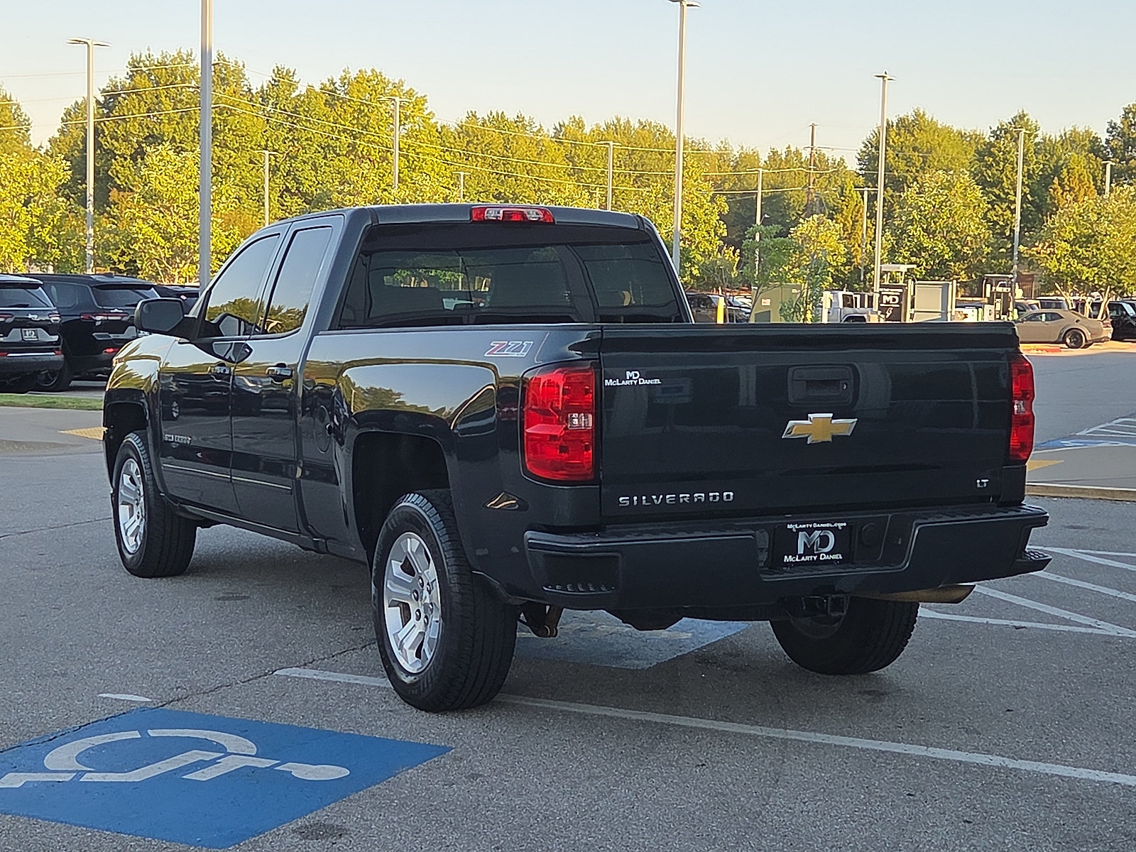 Used 2017 Chevrolet Silverado 1500 LT w/ All Star Edition AWD/4WD image 4