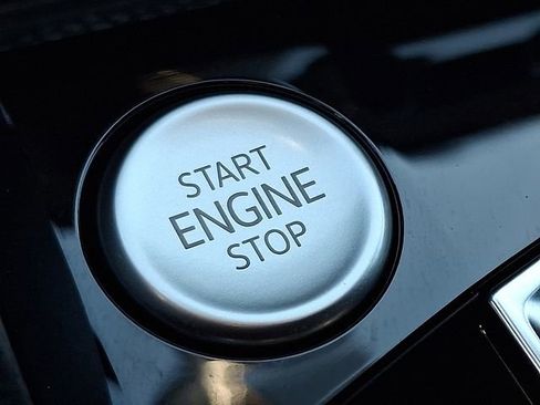 New 2024 Volkswagen Taos SE image 13