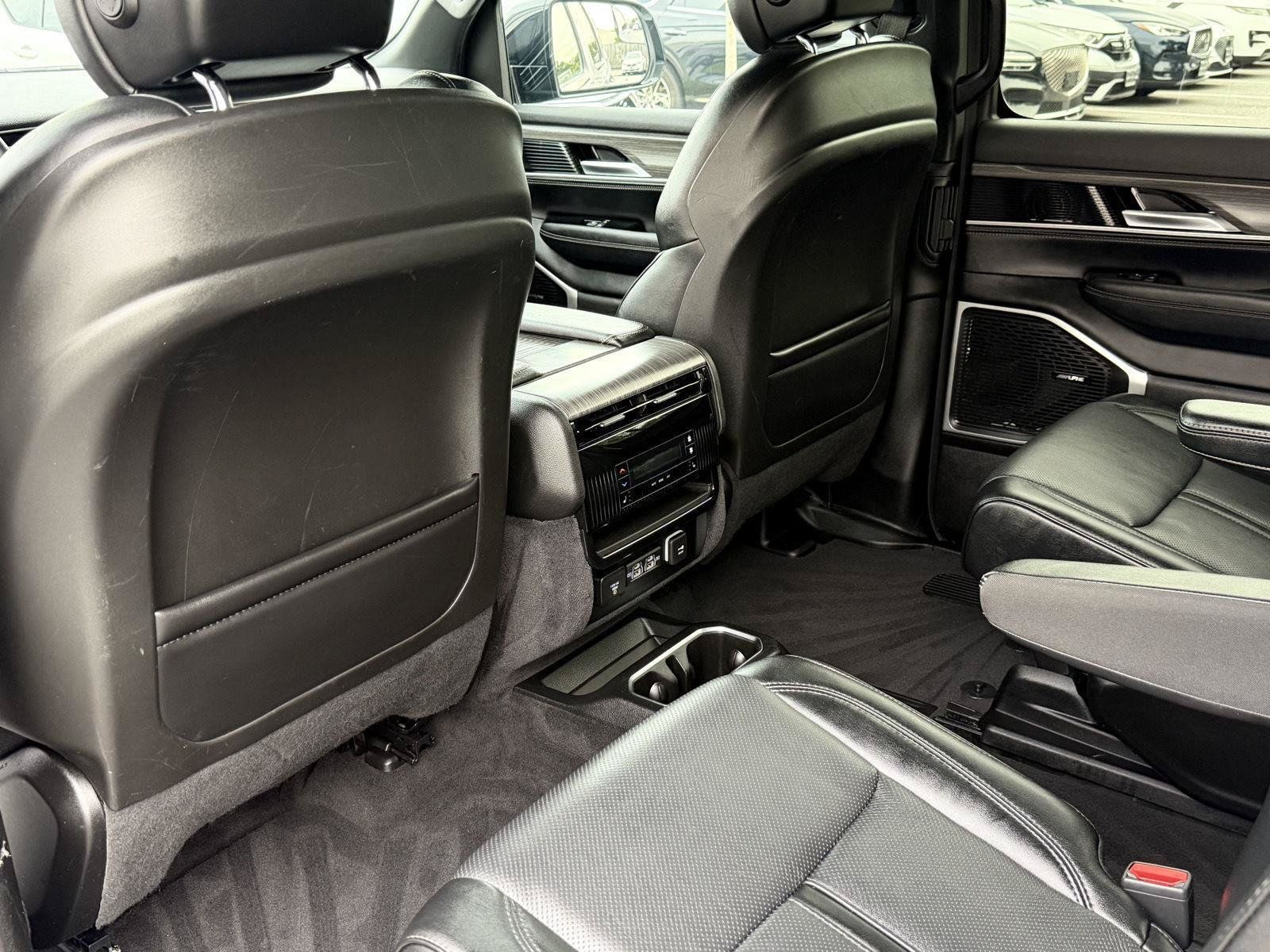 Used 2024 Jeep Wagoneer Series III AWD/4WD image 37