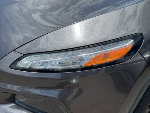 Used 2017 Jeep Cherokee Sport FWD image 12