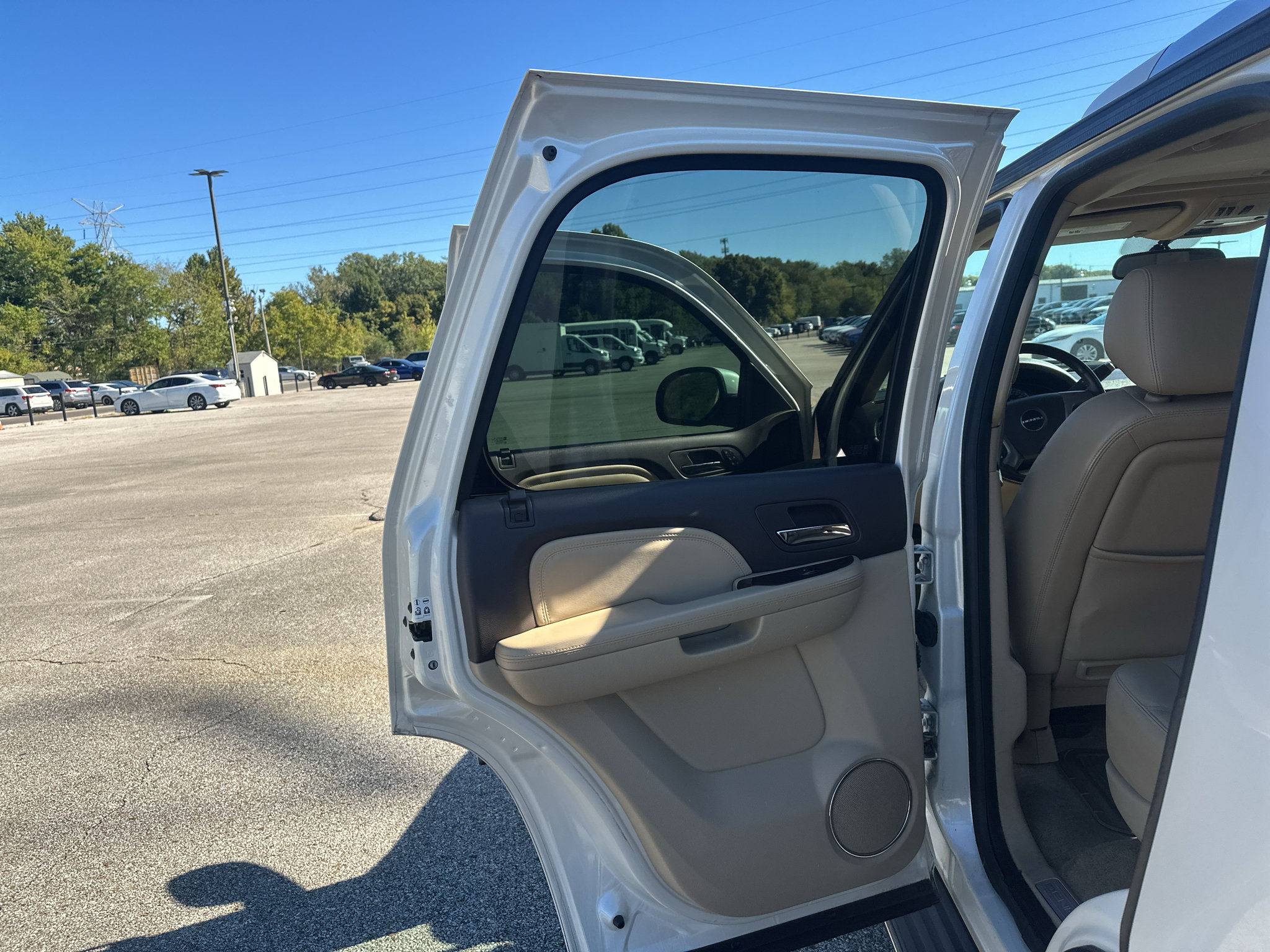 Used 2014 GMC Yukon Denali RWD image 23