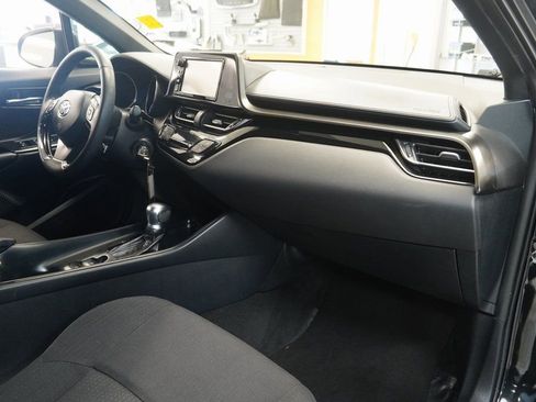 Used 2018 Toyota C-HR XLE image 10