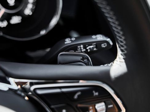 Used 2025 Bentley Bentayga AWD/4WD image 62