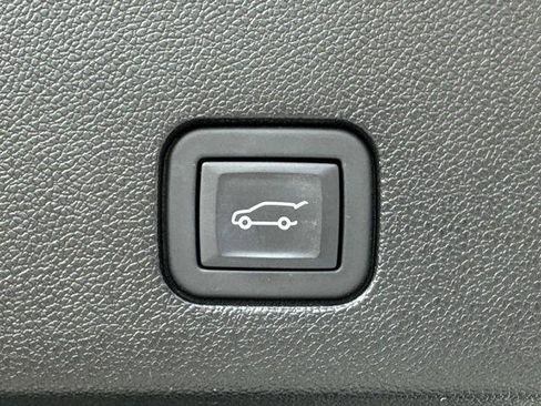 Used 2024 Cadillac XT6 Luxury FWD image 13