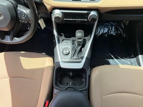 Used 2022 Toyota RAV4 LE AWD/4WD image 21
