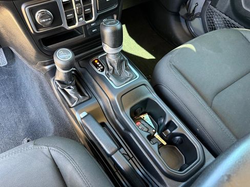 Used 2020 Jeep Wrangler Unlimited Sport AWD/4WD image 16
