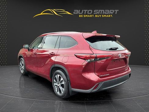 Used 2020 Toyota Highlander XLE image 3