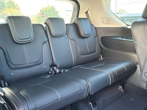 New 2025 INFINITI QX80 Sensory image 11