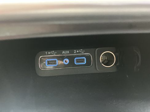 Used 2019 Jeep Grand Cherokee Overland AWD/4WD image 27