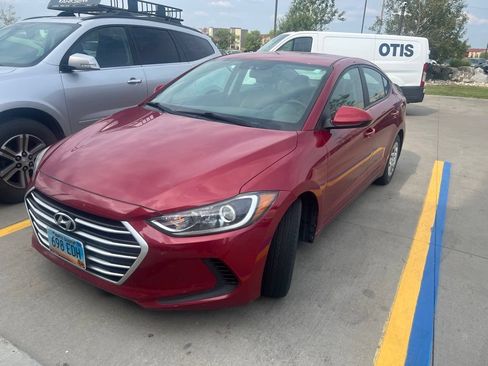 Used 2017 Hyundai Elantra SE FWD image 3