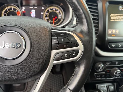 Used 2017 Jeep Cherokee Trailhawk image 19