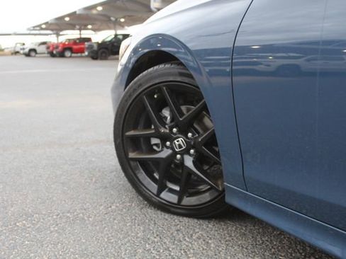 Used 2025 Honda Civic Sport image 10