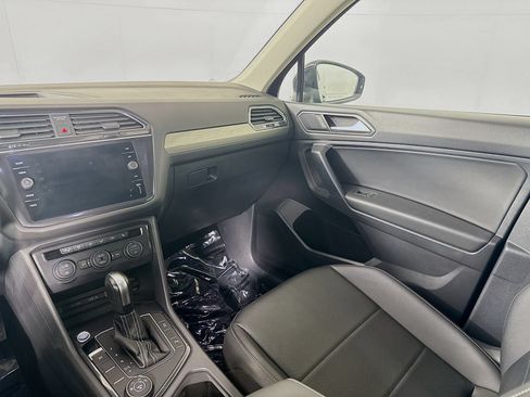 Used 2021 Volkswagen Tiguan SEL AWD/4WD image 23