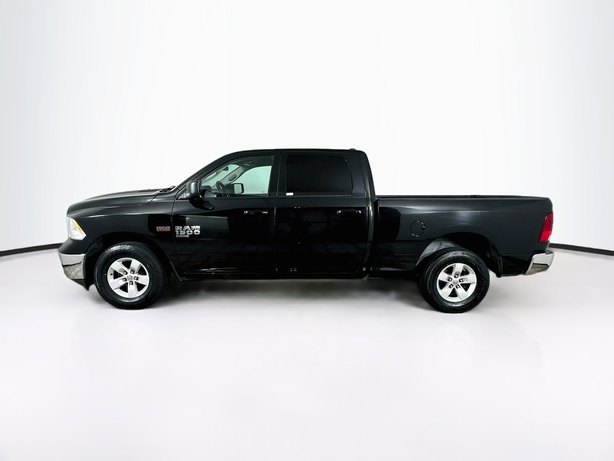 Used 2021 RAM 1500 Classic SLT AWD/4WD image 4