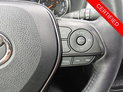 Used 2021 Toyota RAV4 XLE Premium image 26