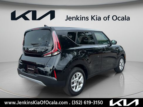 Certified 2025 Kia Soul LX w/ LX Technology Package FWD image 3