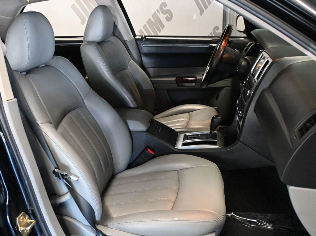 Used 2006 Chrysler 300 C w/ Protection Group II RWD image 13
