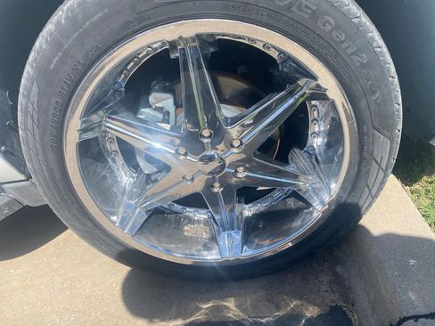 Used 2011 Chevrolet Suburban LTZ RWD image 3